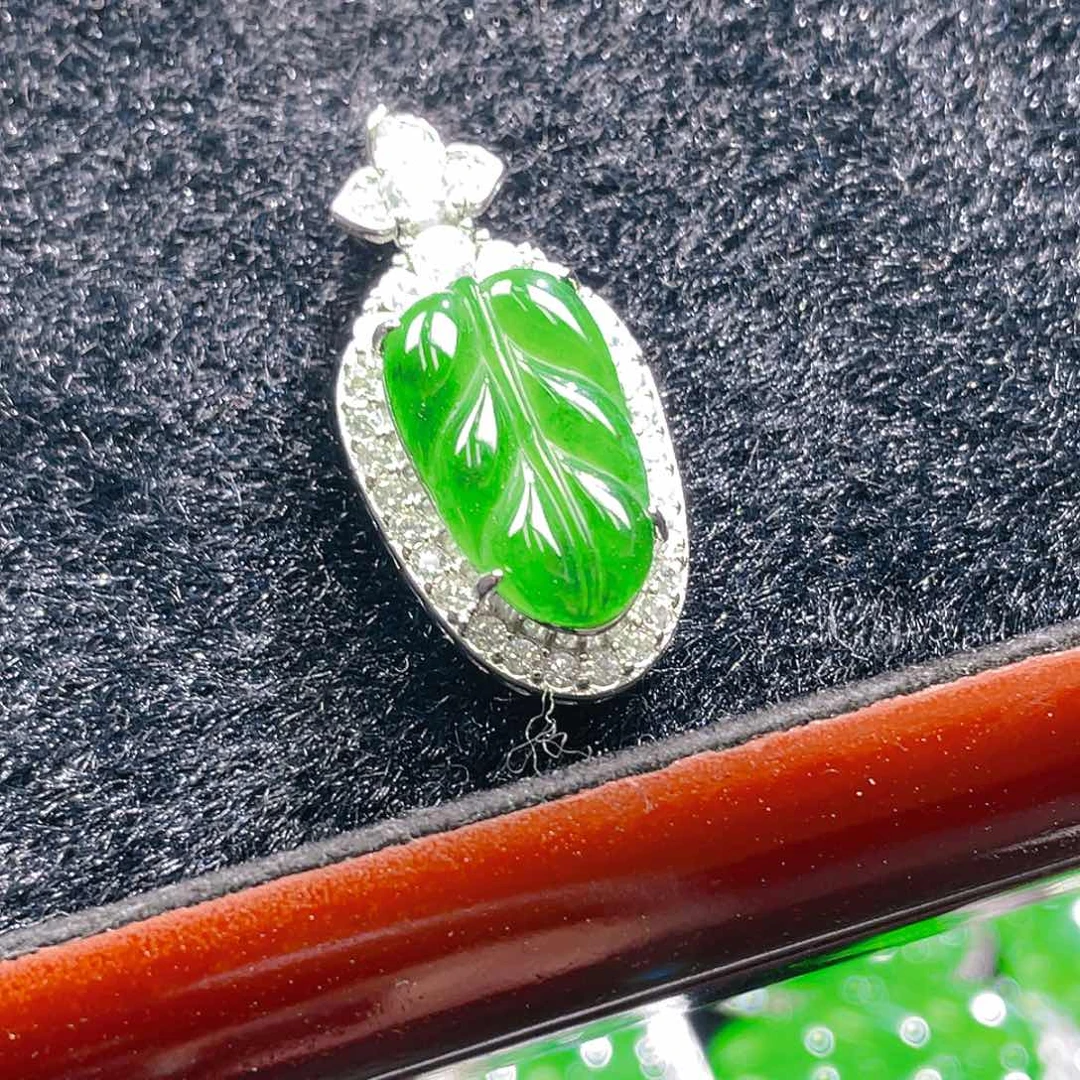 翡翠颈饰未镶嵌24，