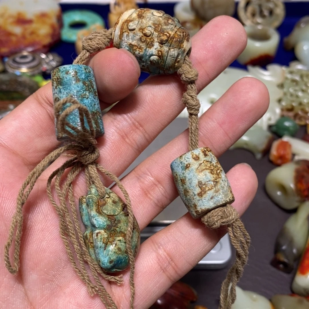 透闪石质玉未镶嵌车挂