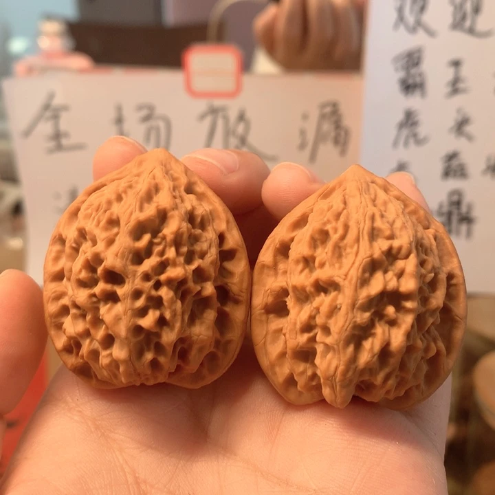 桃核吊坠38尺全品金牛