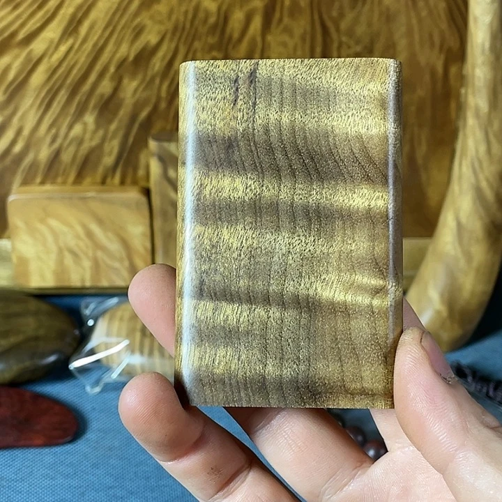 【闪购商品】深****y金丝楠木无事牌枯木