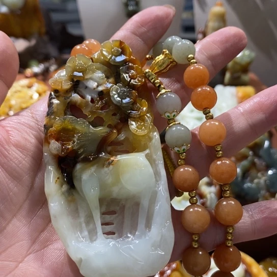 蛇纹石玉未镶嵌颈饰