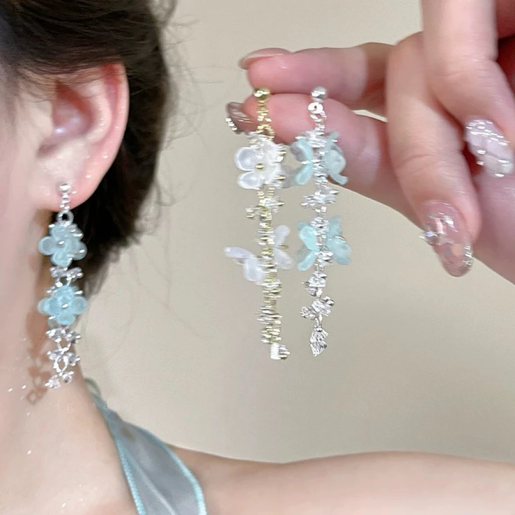 铜合金耳饰 超仙夏日清冷氛围感蓝色碎石花瓣长流苏无耳洞耳夹