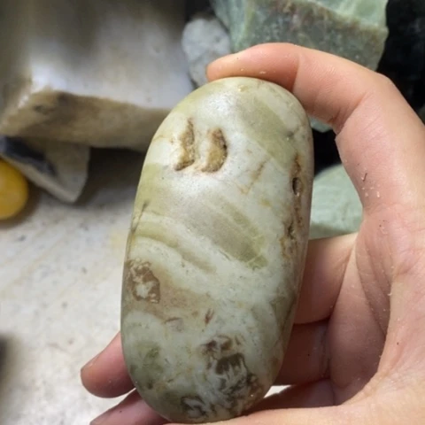 透闪石质玉未镶嵌珠宝半成品