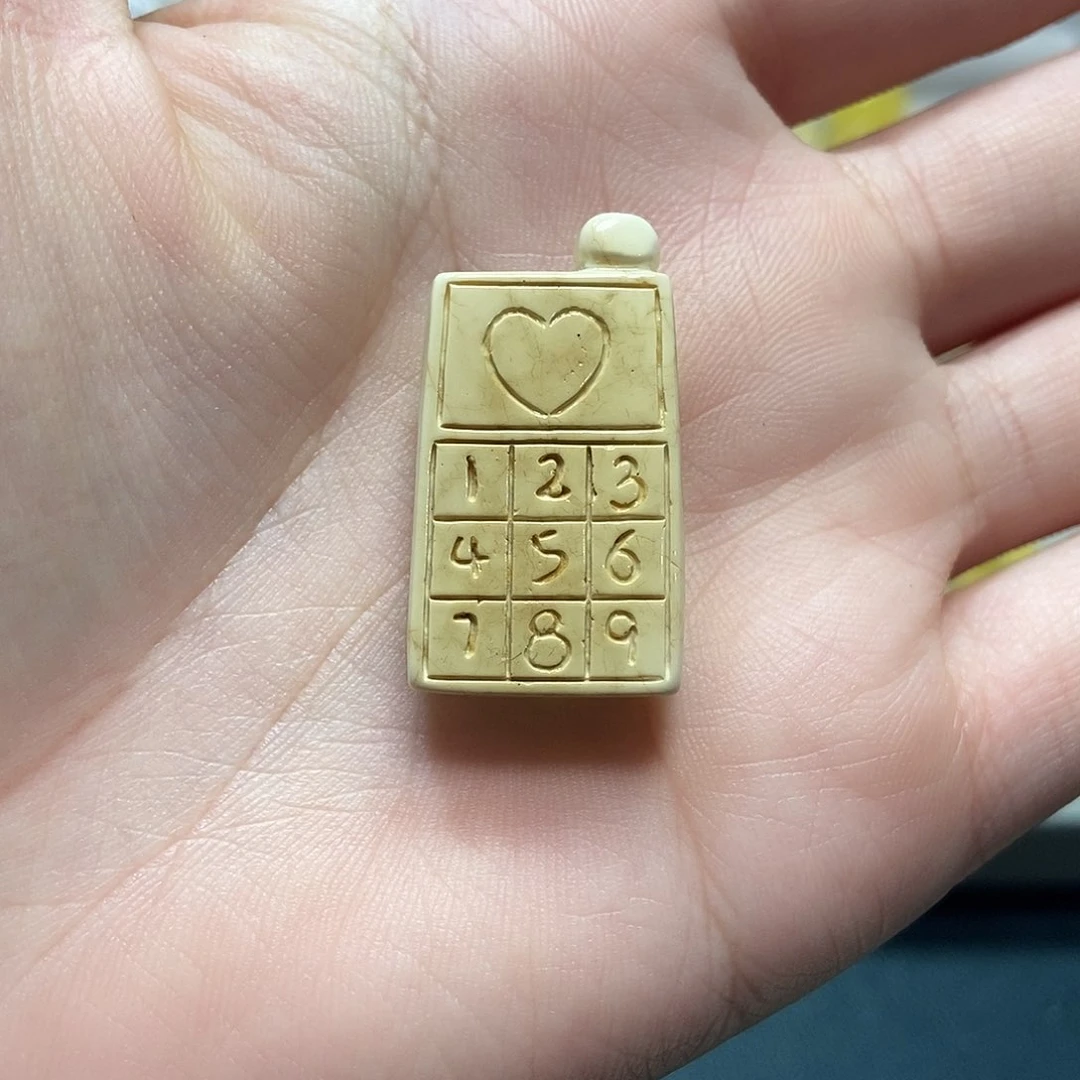 琥珀裸石未镶嵌，