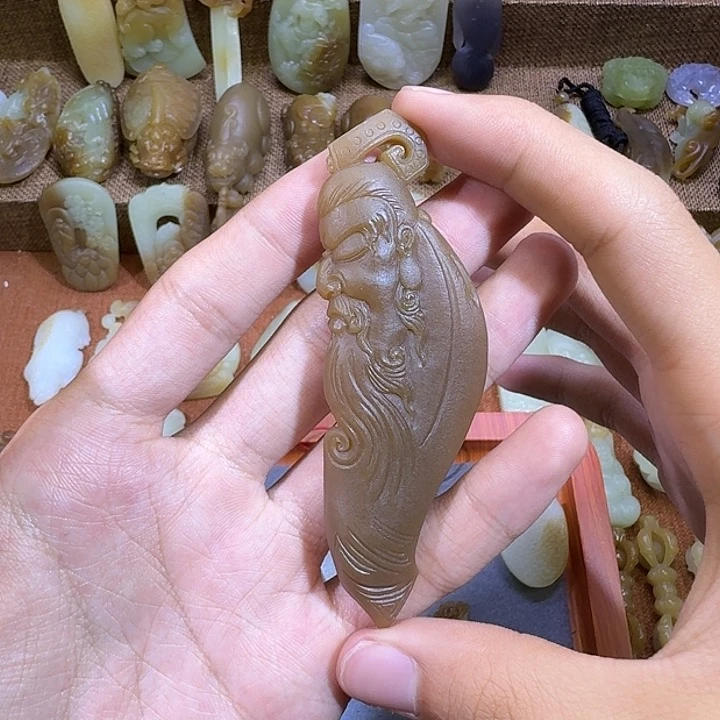 小***腐和田玉未镶嵌颈饰