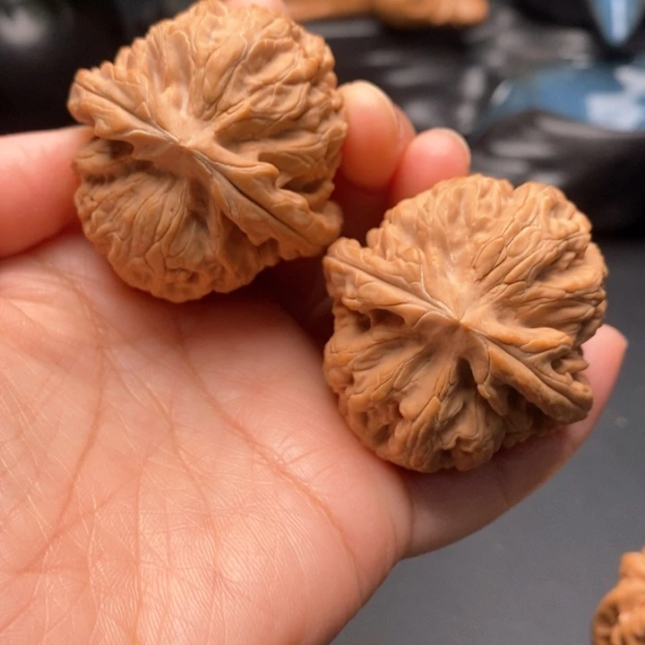 松***静把件文玩核桃毕业红锦鲤45尺