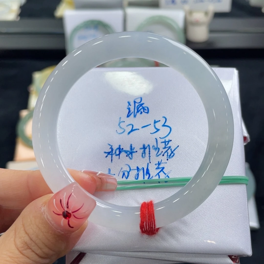 翡翠手镯未镶嵌翡翠手镯