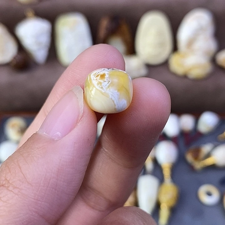 琥珀裸石未镶嵌11老邢z96