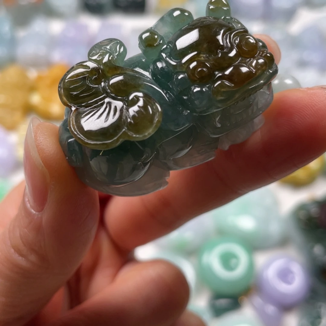 翡翠吊坠(赠链)未镶嵌