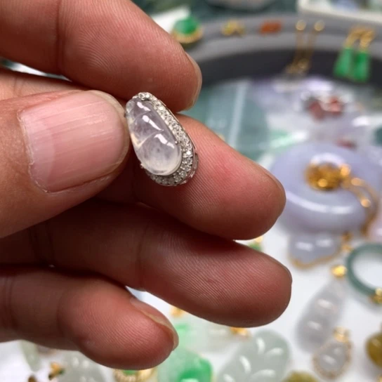 翡翠颈饰未镶嵌翡翠