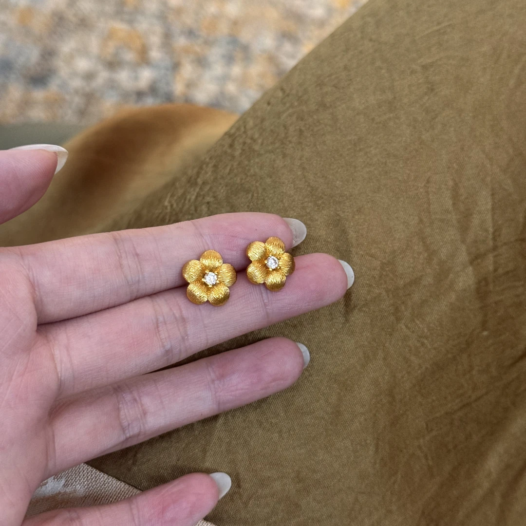铜合金合成锆石耳饰 「小金花」镀k金拉丝镶嵌耳钉