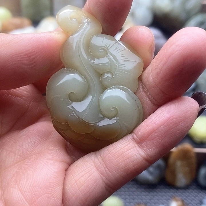 颈饰未镶嵌和田玉（糖玉）