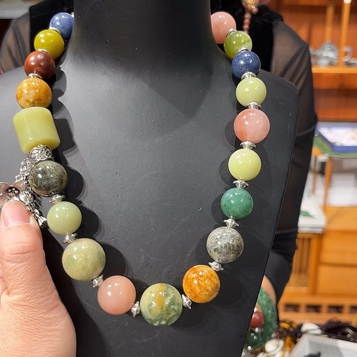 颈饰未镶嵌和田玉（糖玉）