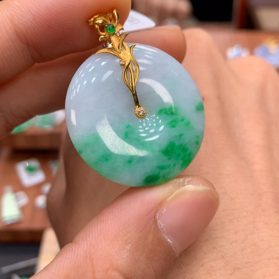 翡翠18K金镶嵌耳饰