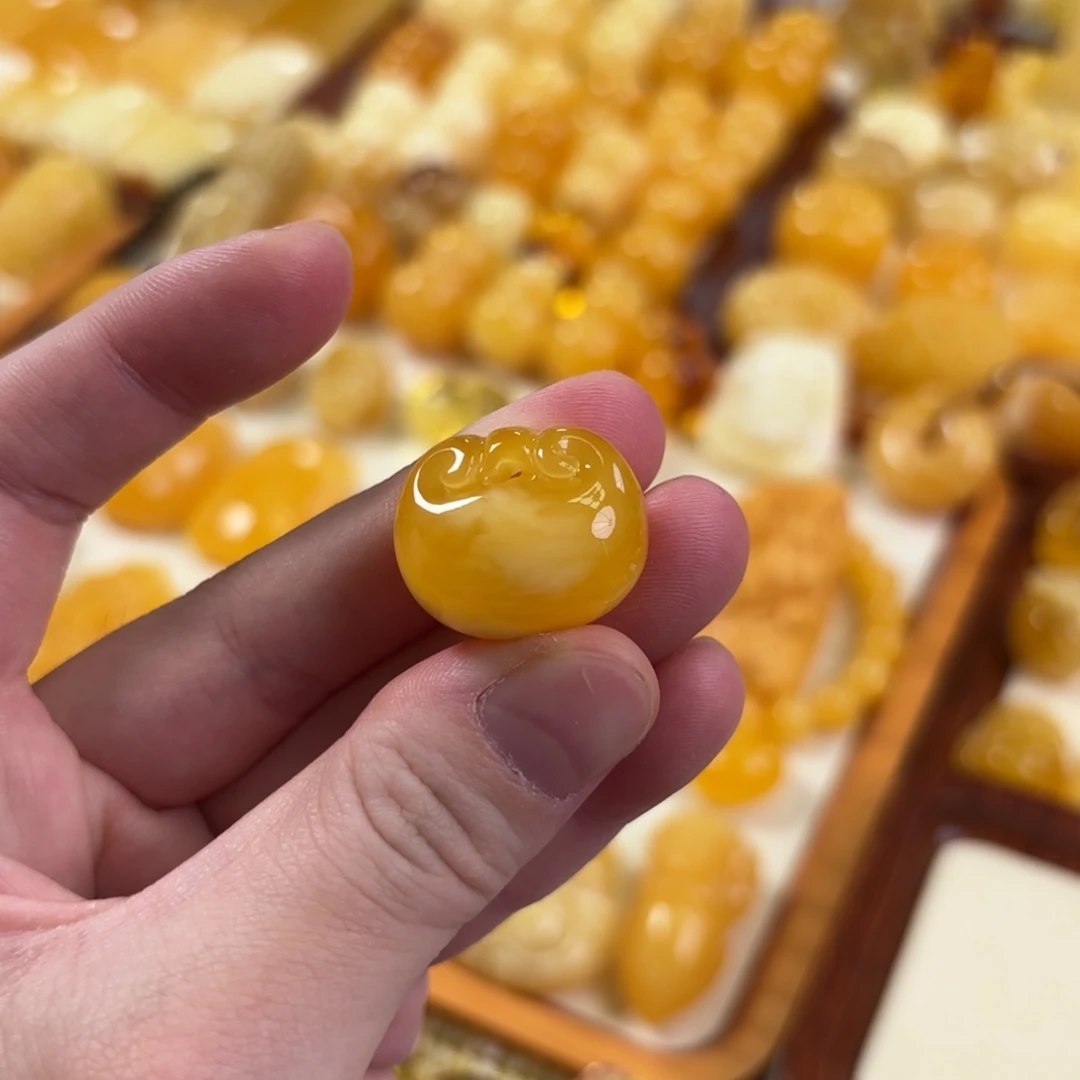 噗***噗蜜蜡未镶嵌裸石如意锁