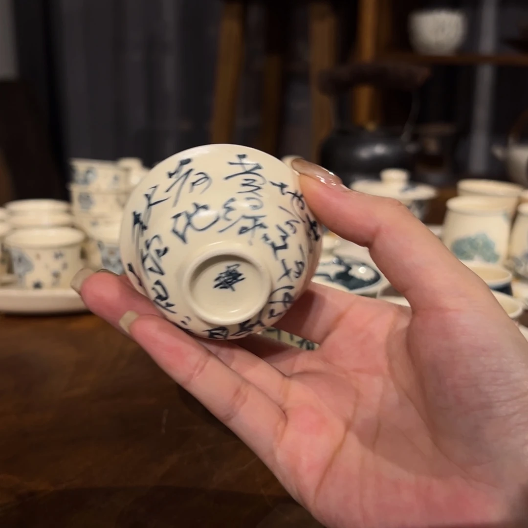 瓷片陶瓷。       陶瓷。