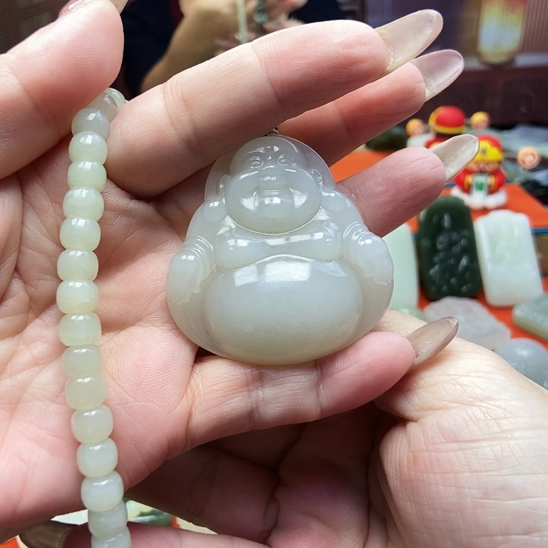 颈饰未镶嵌和田玉憨*