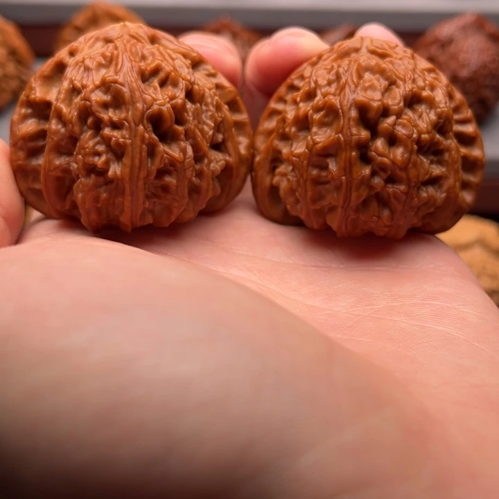 文玩核桃吊坠闯*三角白 45