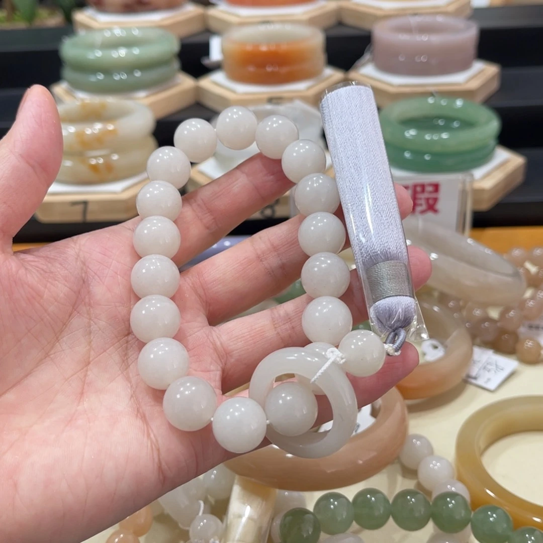 未镶嵌手镯石英质玉