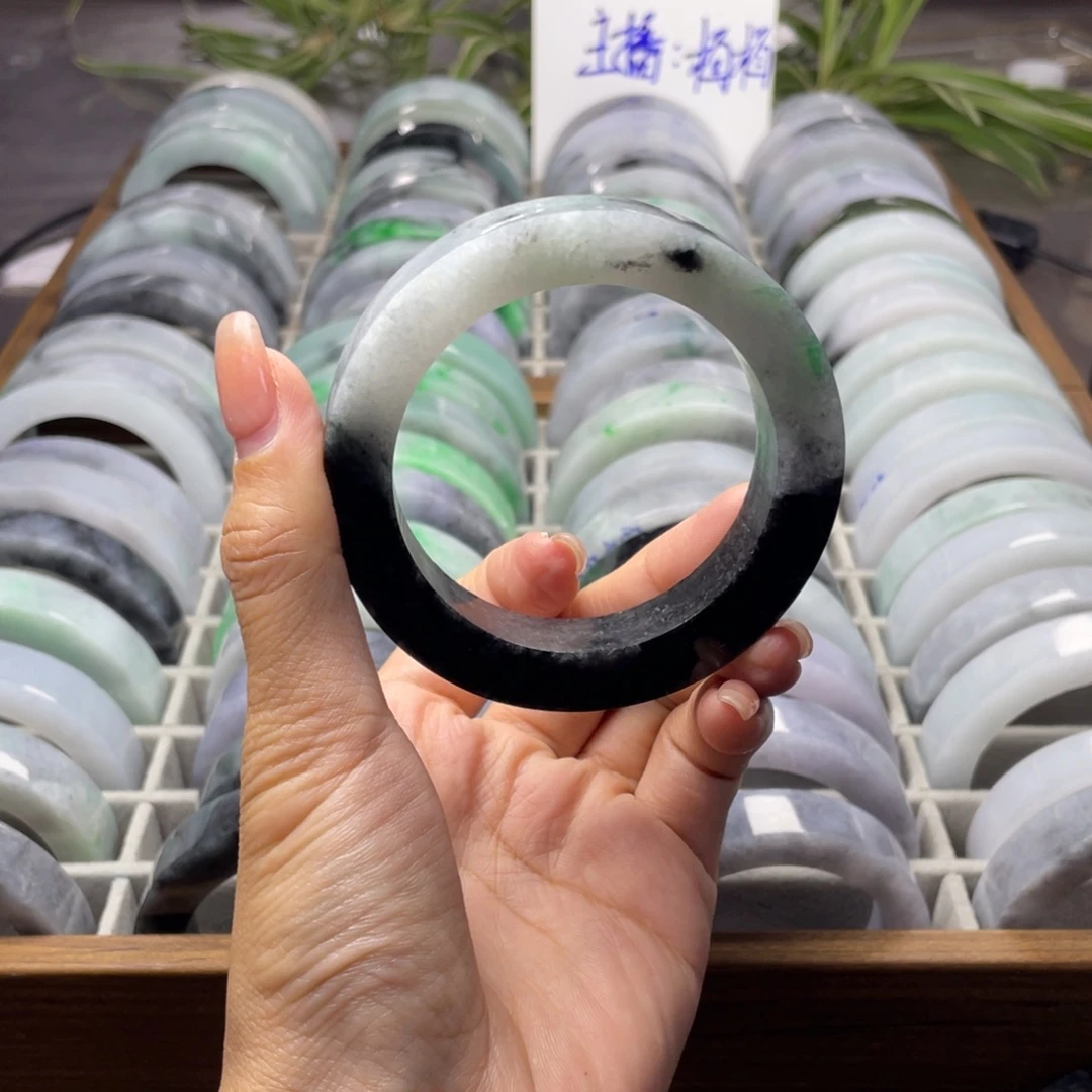 定制翡翠未镶嵌翡翠手镯