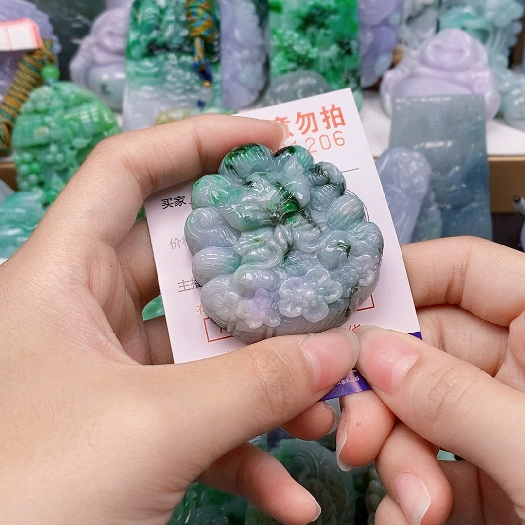 吊坠(不含链)未镶嵌翡翠