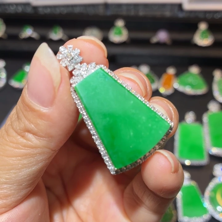 翡翠18K金镶嵌吊坠(不含链)翡翠