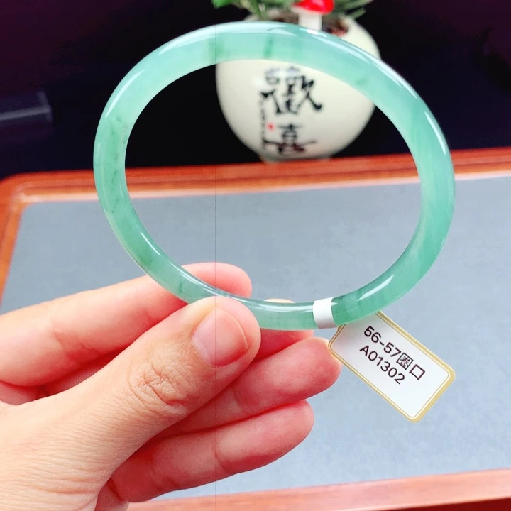 未镶嵌手镯翡翠圆镯
