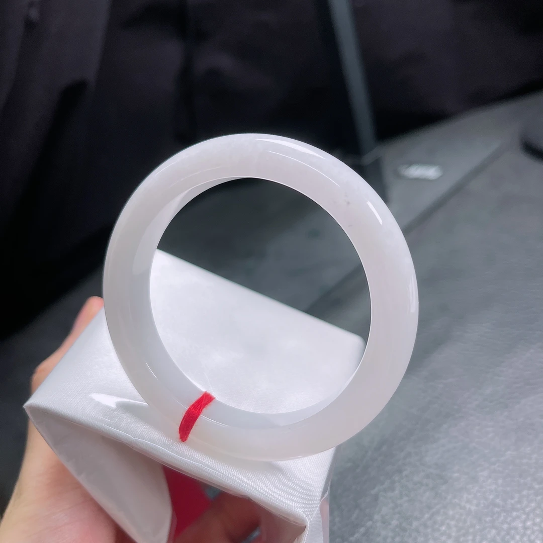 55圈口冰润白月光正圈手镯2687尺寸55.7*11*9.2mm有纹无裂