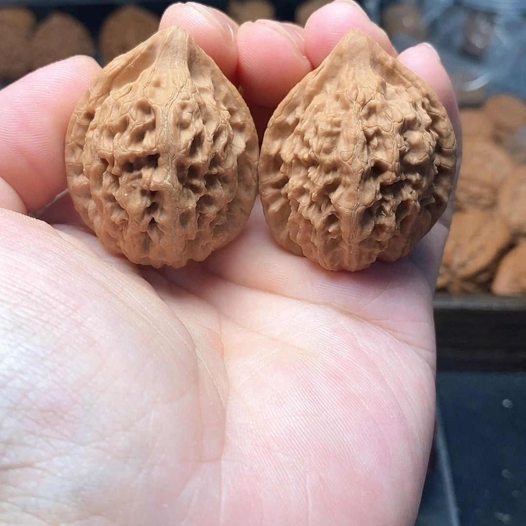 1文玩核桃血龙鸡心35-417