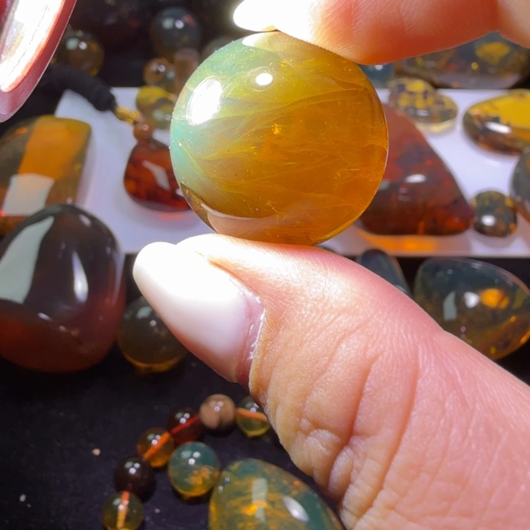 用***5未镶嵌琥珀裸石珠子