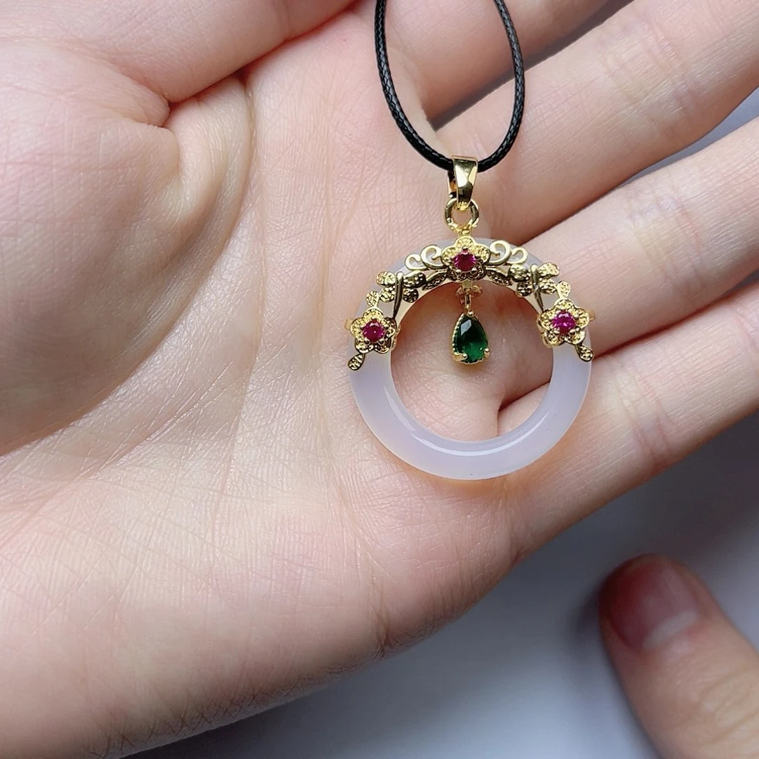 玛瑙/玉髓挂件。k k未镶嵌