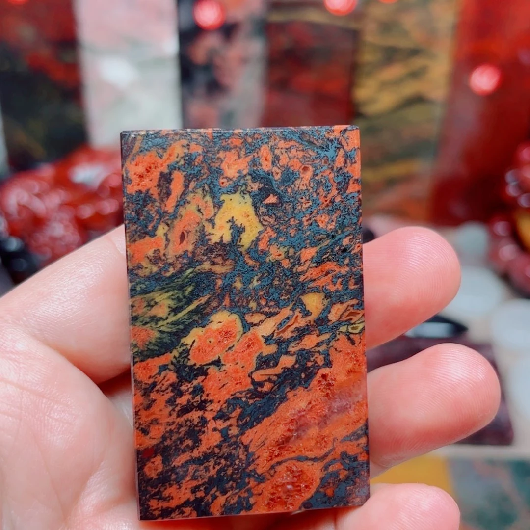 杨***胖桂林鸡血玉摆件制作