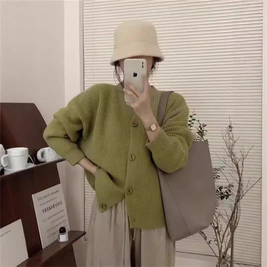 圆领纯色针织纽扣开衫女长袖秋季新款宽松慵懒风休闲毛衣女装外套