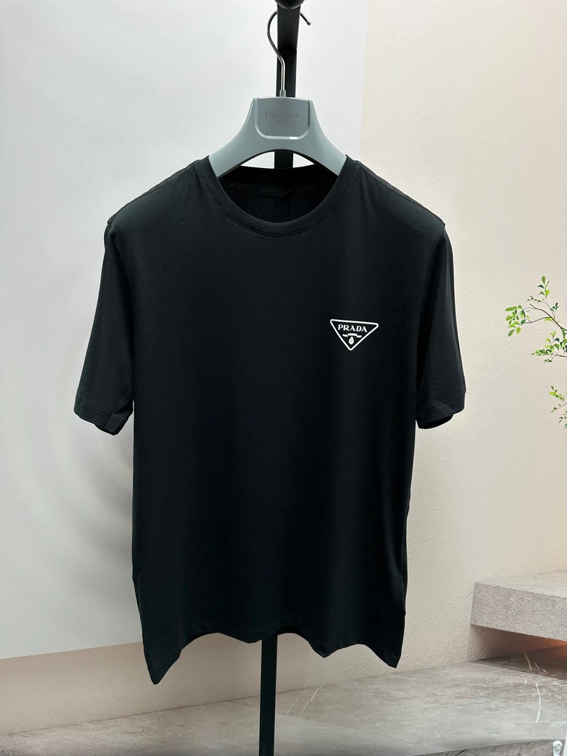 未使用 Prada/普拉达 男士经典黑色圆领短袖BX008