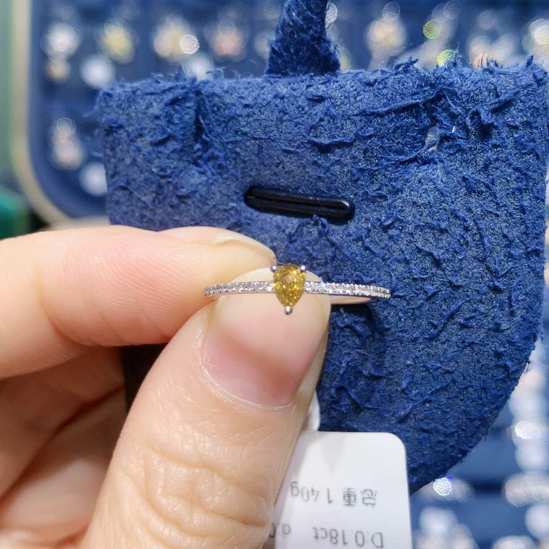 【闪购商品】铂Pt950镶嵌戒托钻石黄钻水滴戒指