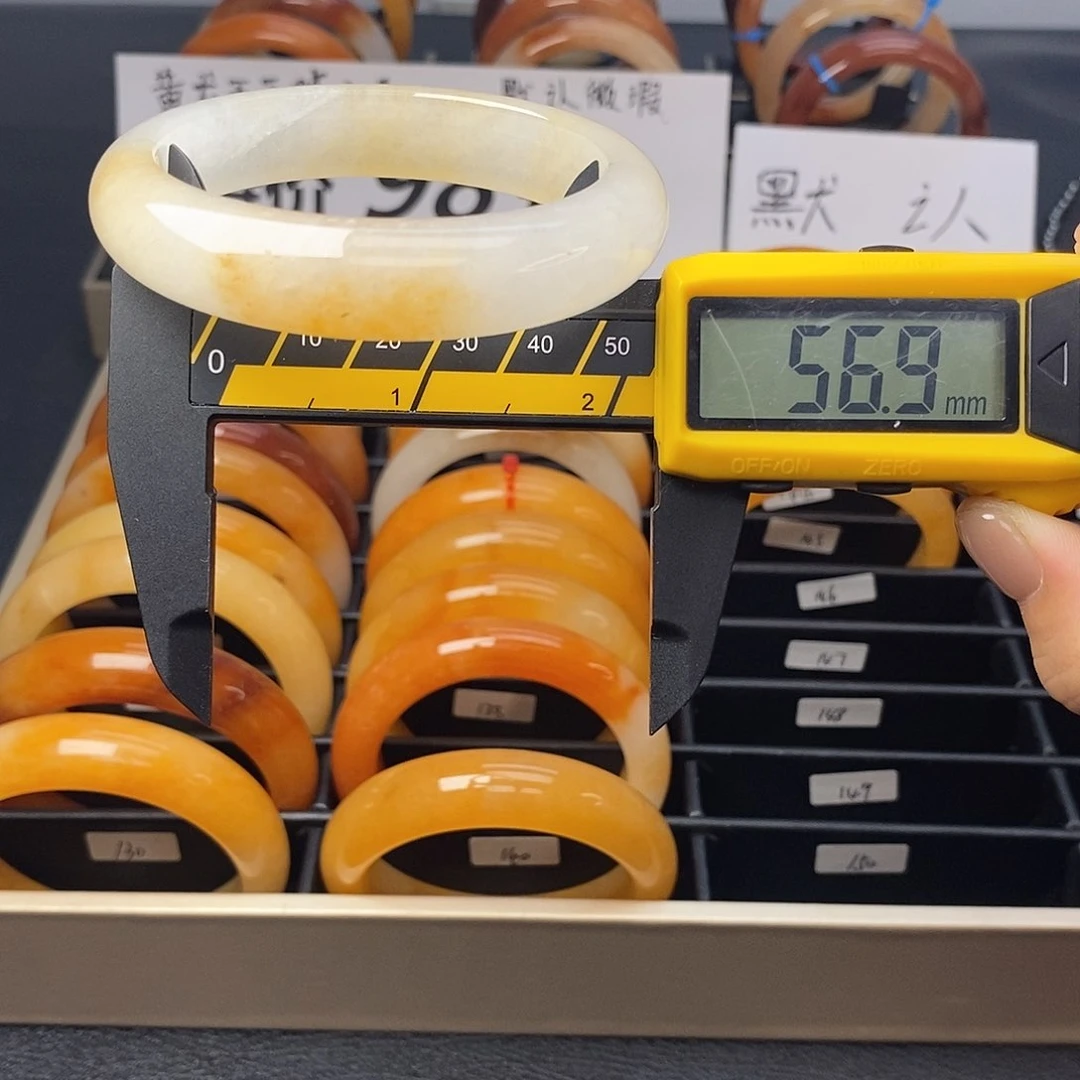 未镶嵌石英质玉（黄龙玉）手镯146号