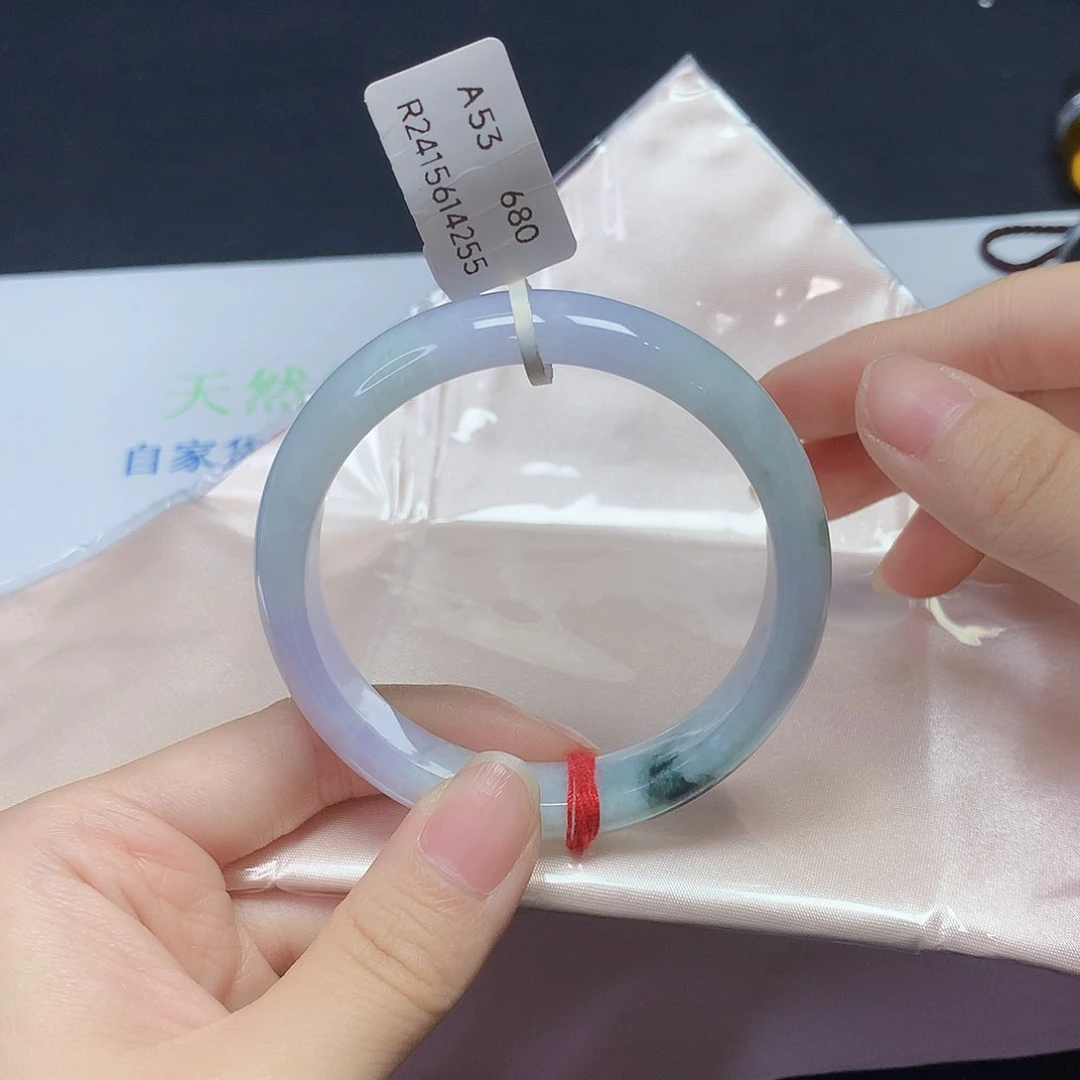 翡翠手镯未镶嵌翡翠手镯