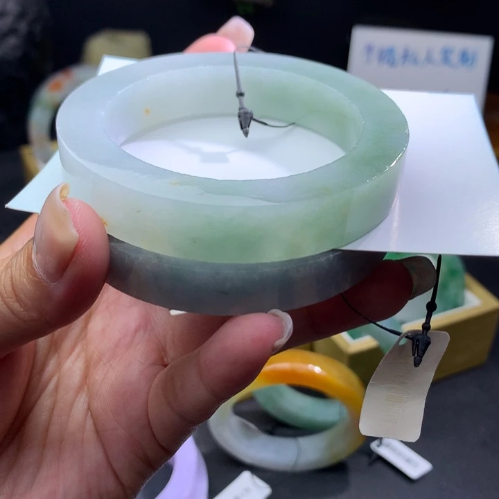 定制翡翠未镶嵌翡翠手镯
