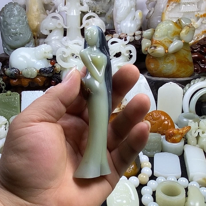 爱***倪和田玉未镶嵌把件