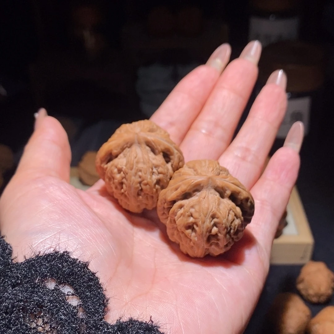 文玩核桃吊坠红锦鲤40