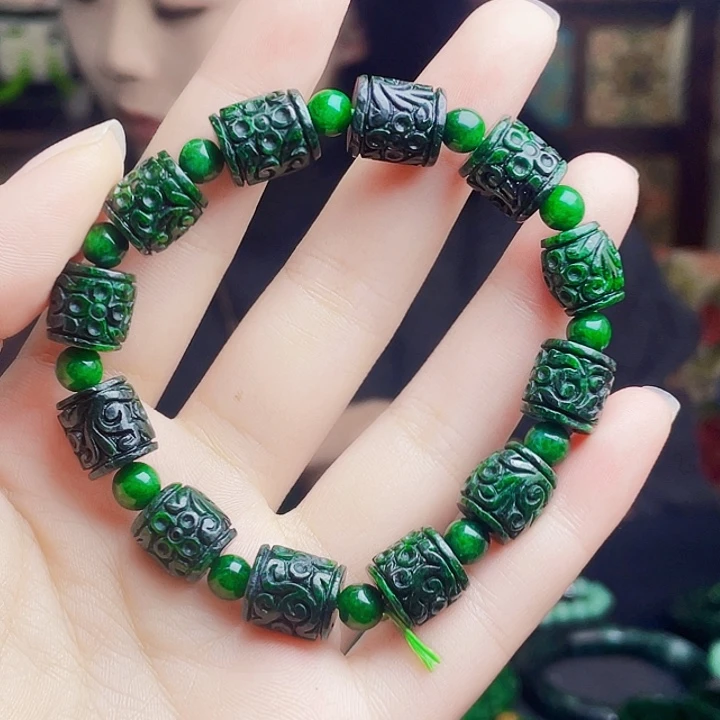 翡翠未镶嵌颈饰多样性