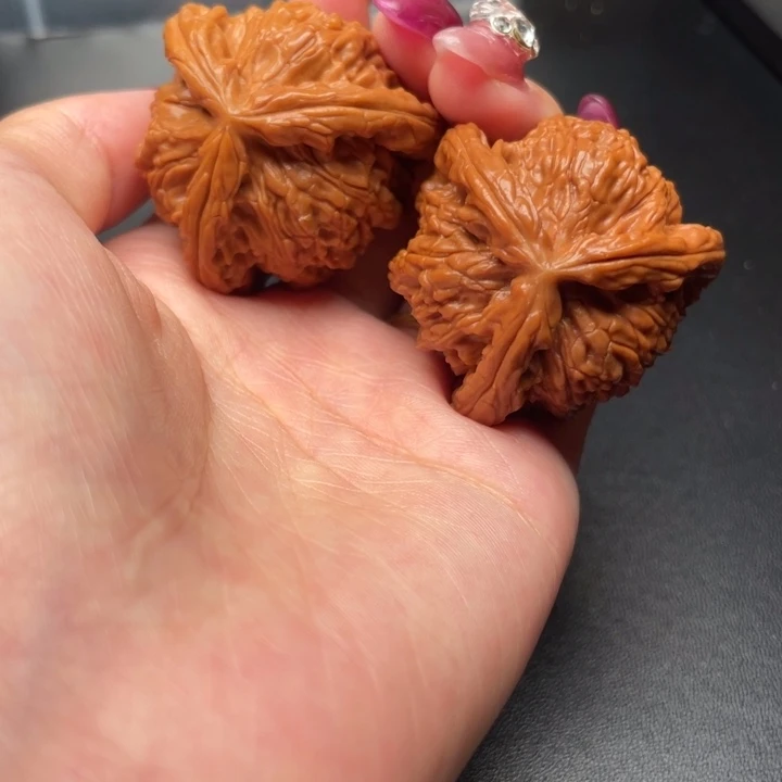 用***3文玩核桃吊坠白狮子