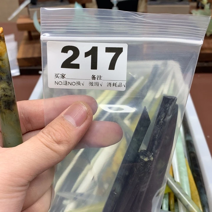 蛇纹石玉发饰合金人****