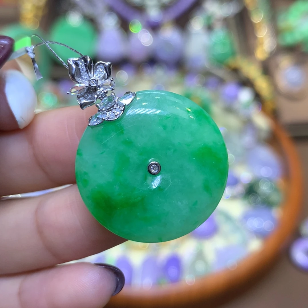 翡翠18K金镶嵌颈饰