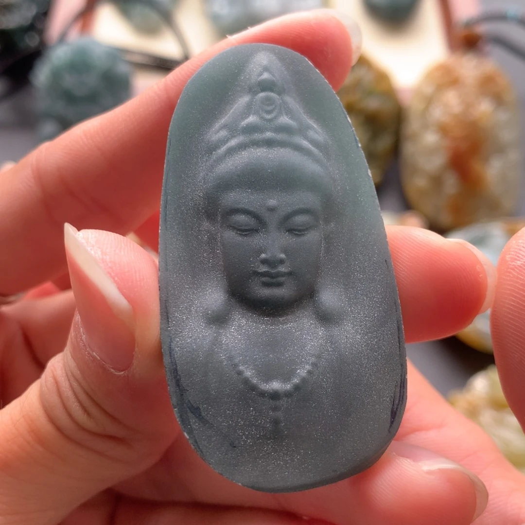 翡翠未镶嵌颈饰观音