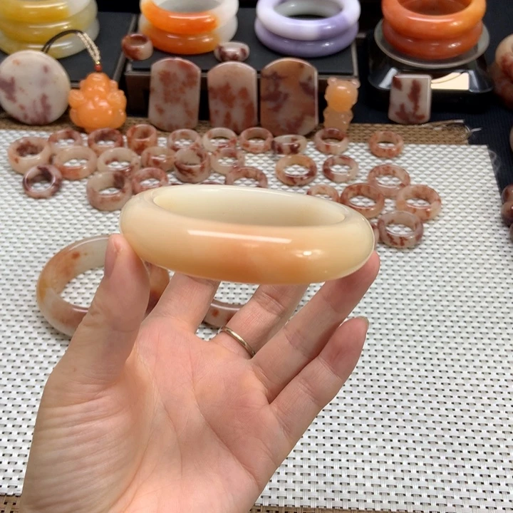 石英质玉未镶嵌手镯