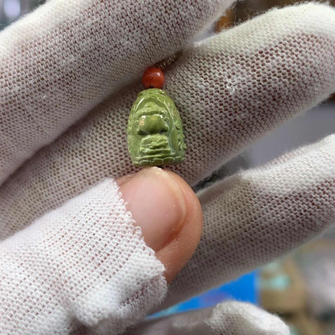 绿松石未镶嵌挂件