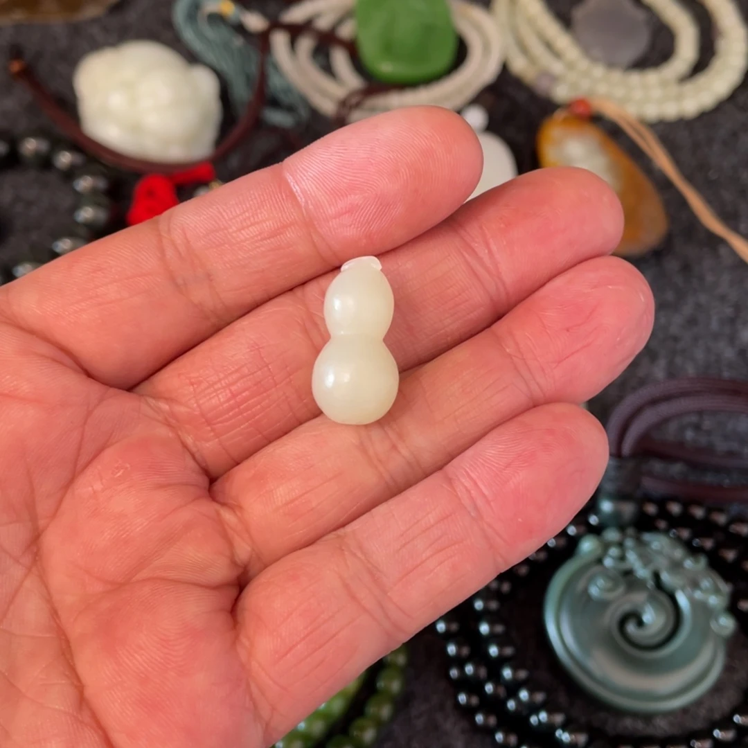 和田玉颈饰未镶嵌鱼****鱼