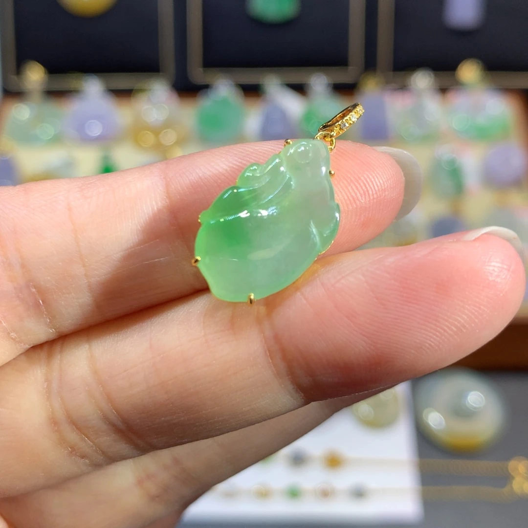 翡翠18K金镶嵌颈饰