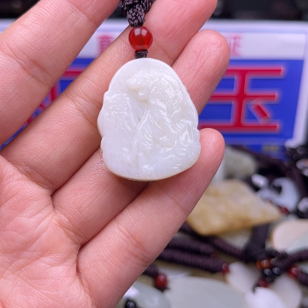 颈饰未镶嵌和田玉